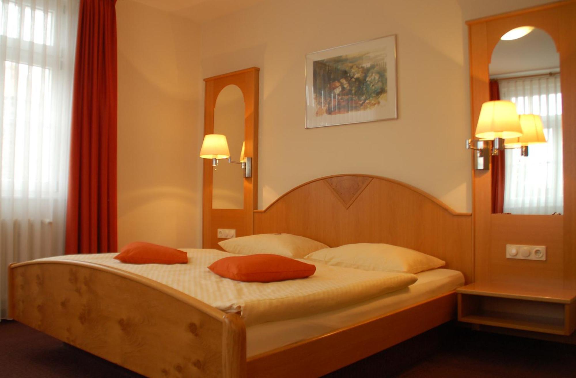 Landhotel Altes Wasserwerk Gbr Фрайнсгайм Номер фото